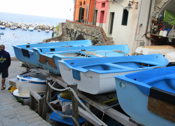 Boote in der kleinen Marina von Riomaggiore