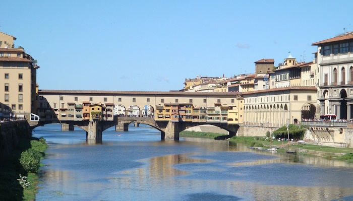 Die Ponte Veccio über den Arno in Florenz (Brücke)