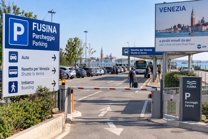 Parkplatz Fusina bei Venedig mit Parkplätzen und Verbindung nach Venedig