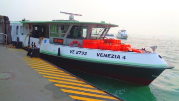 Vaporetto in Murano (Venedig)