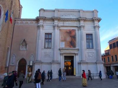 Accademia in Venedig von außen (Eingang)